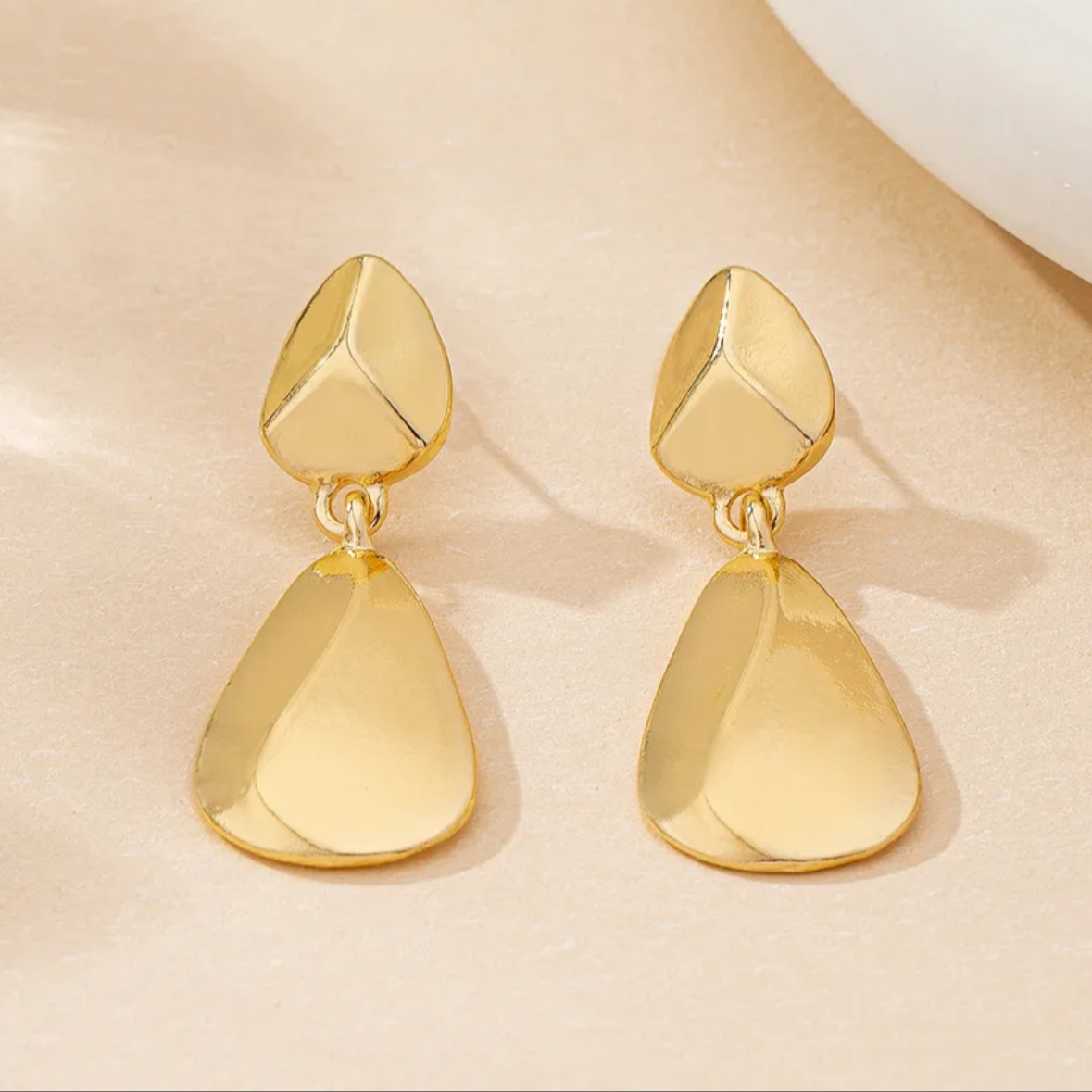 Elegant drop earrings