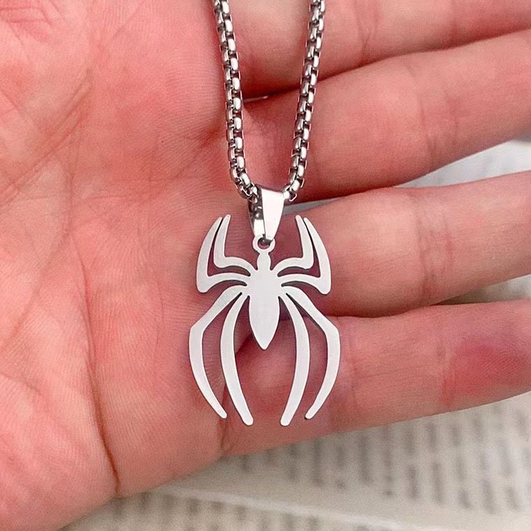 Spider Pendant + Chain