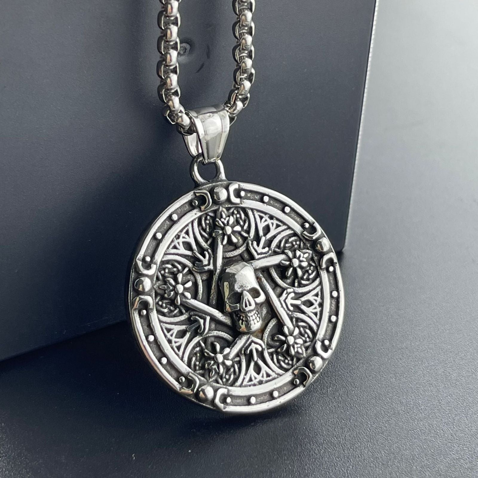 Skull & Eye (Pendant + Chain)