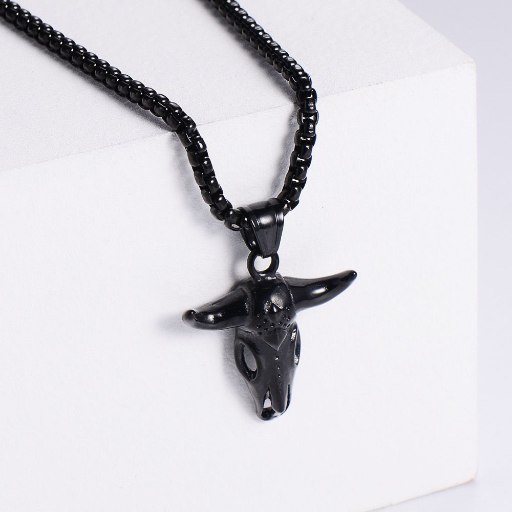 Bold Bull Head (Pendant + Chain)