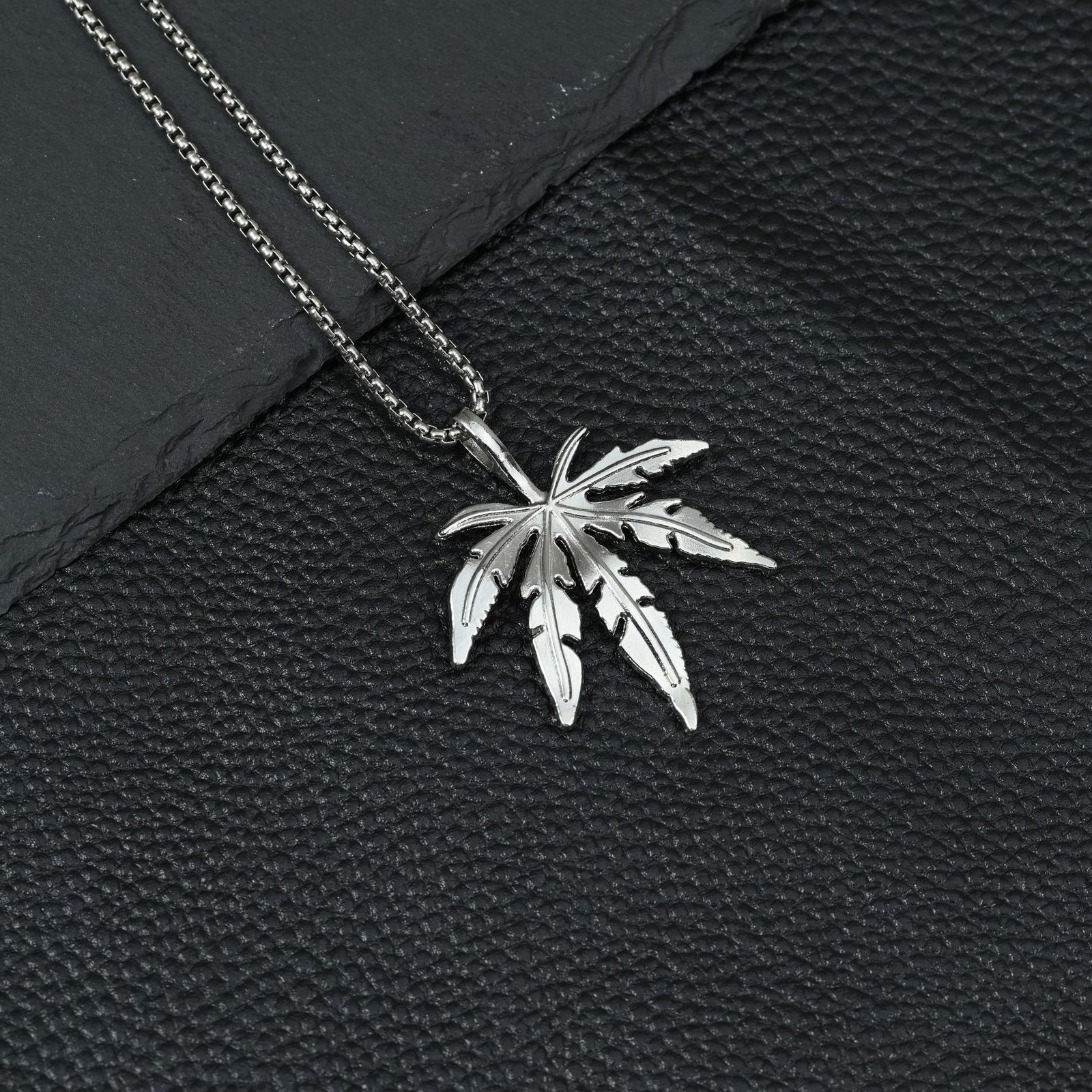 Freedom Leaf (Pendant + Chain)