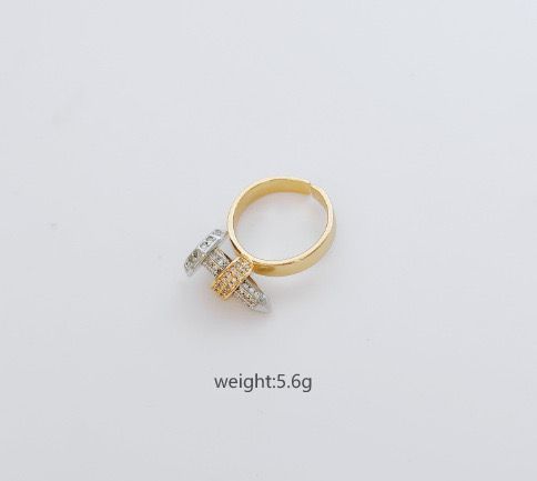 Screw Detail luxury Ring (18K Gold Plating)