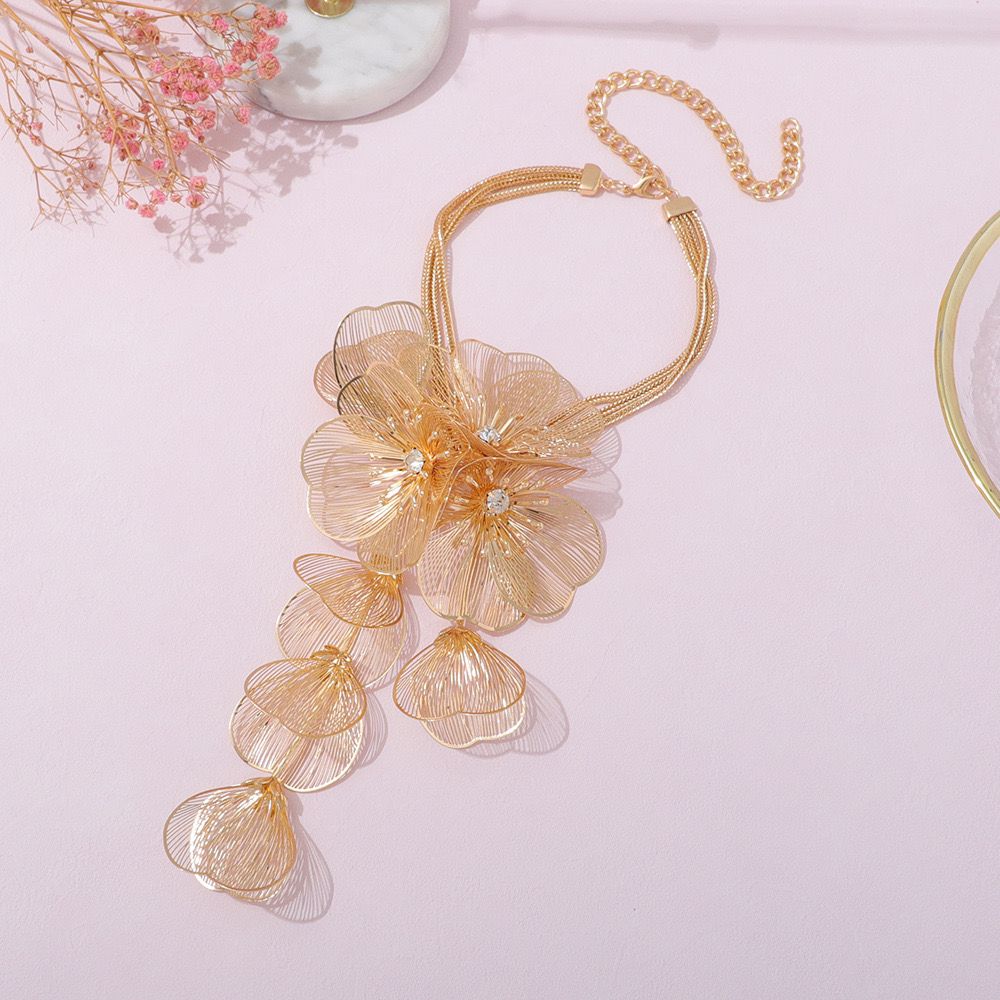 Elegant Leaf Floral Necklace