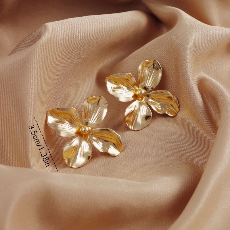 Elegant Flower Earrings