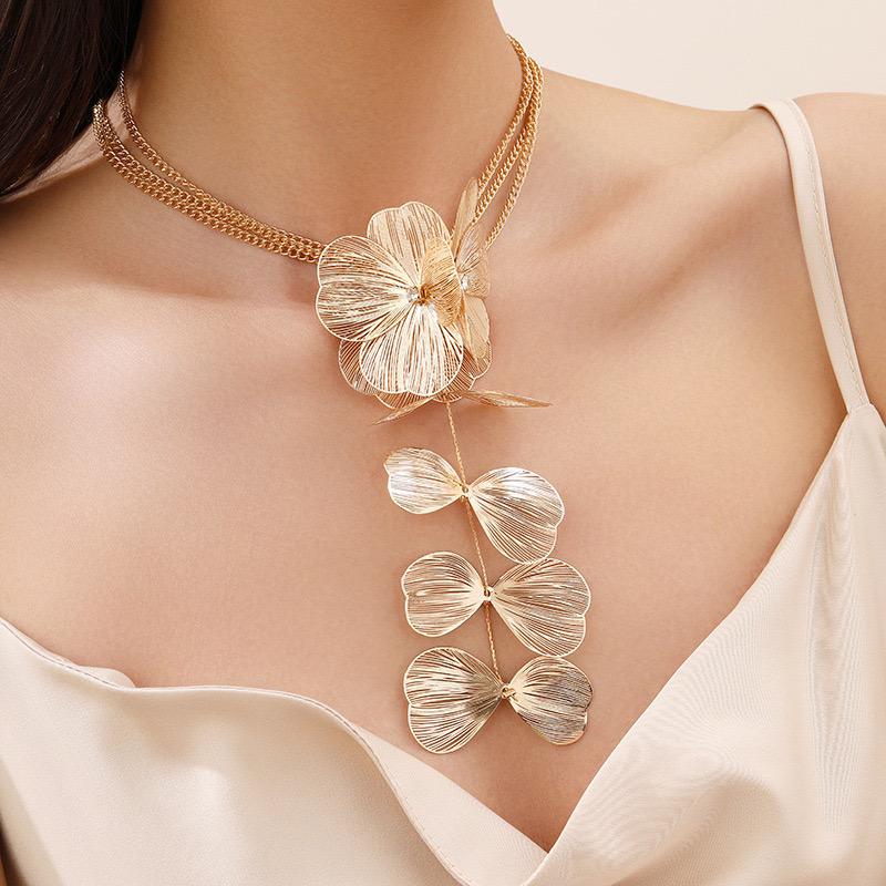 Elegant Leaf Floral Necklace