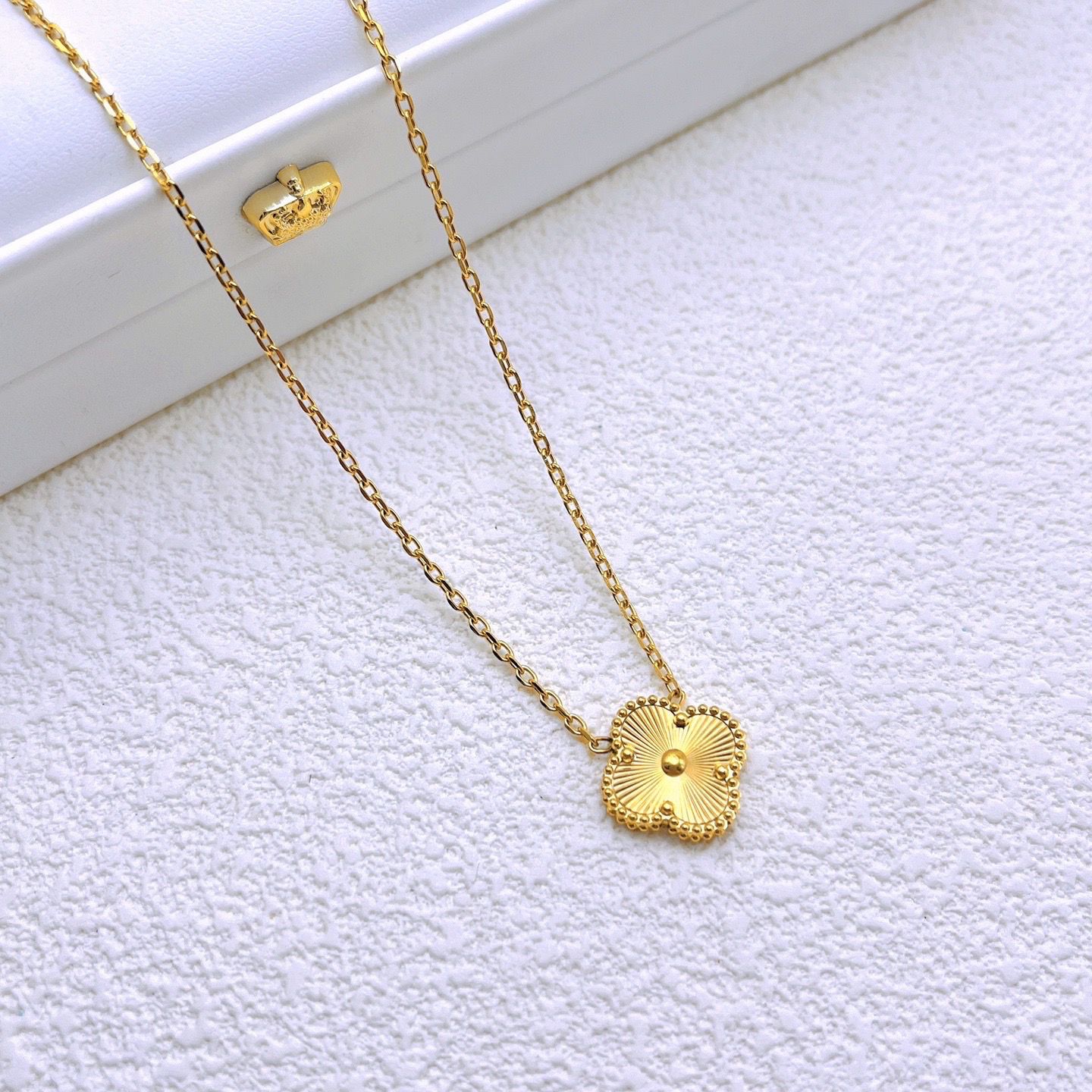 Clover Pendant Necklace