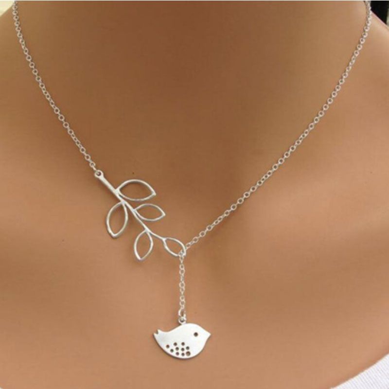 Sleek Pendant Chain Necklace