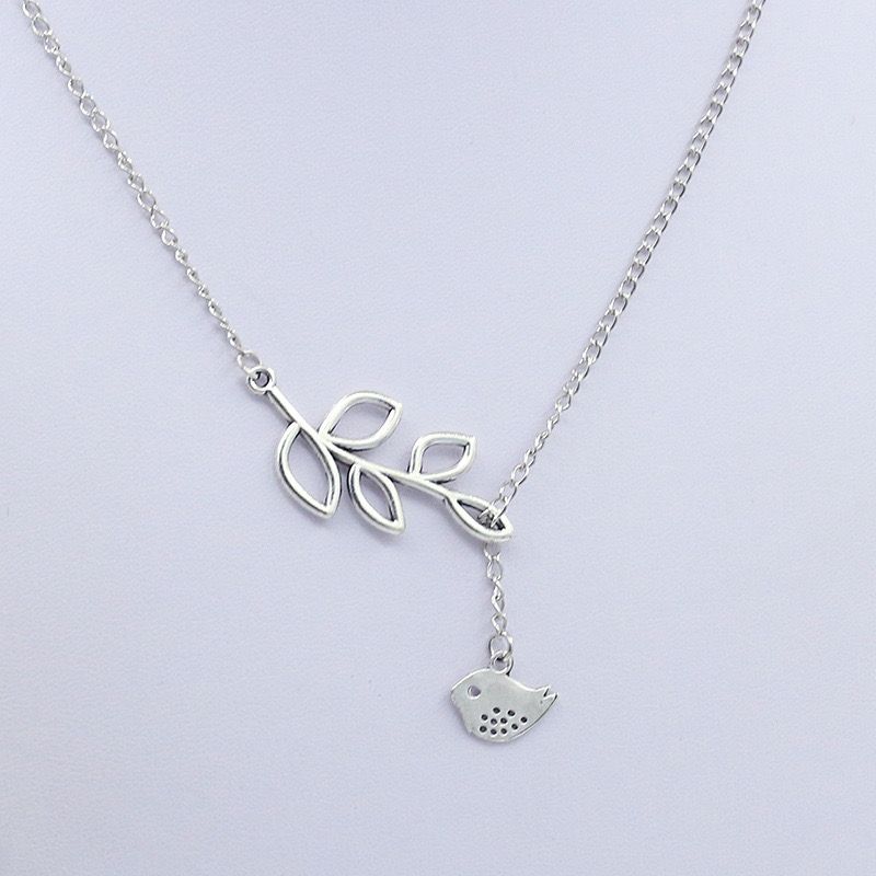 Sleek Pendant Chain Necklace