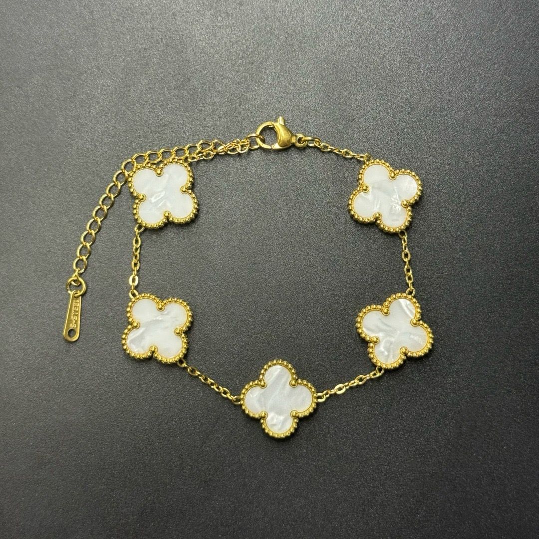 Fortune Clover Charm Bracelet (18K Gold Plating)