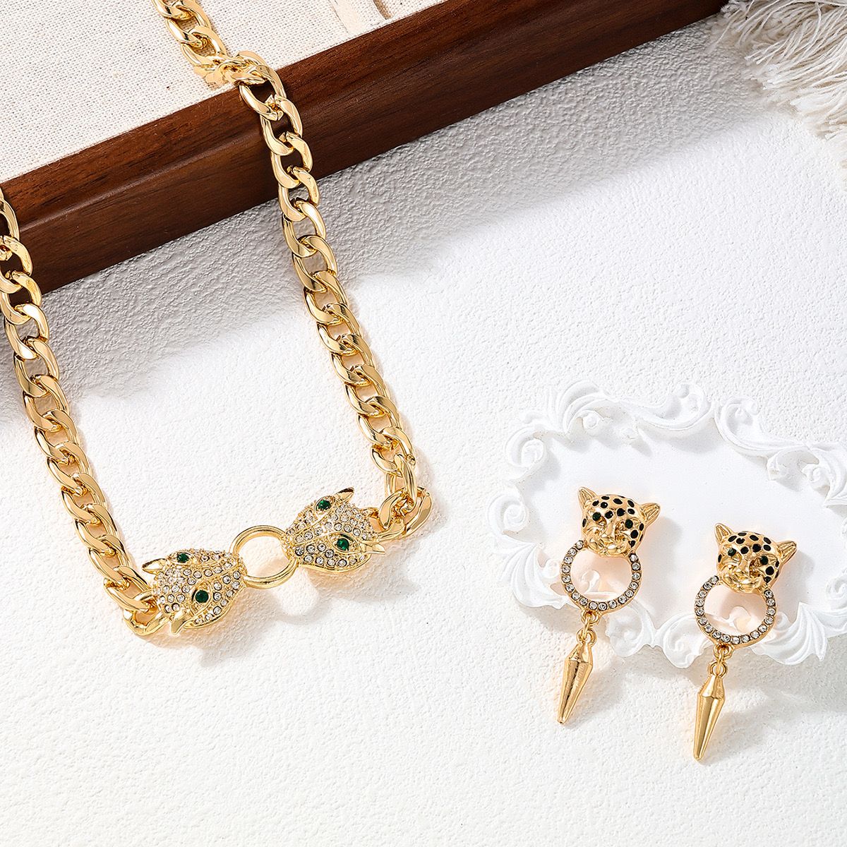 Elegant Leopard Set (Necklace + Earring)