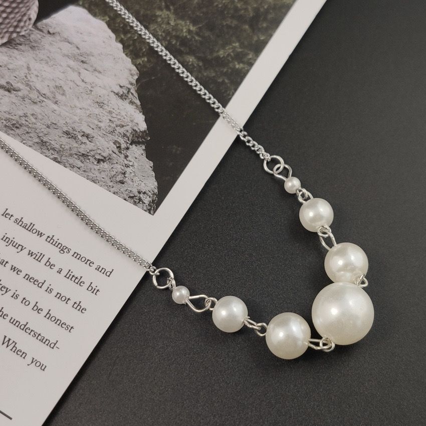 Dangling Pearl Necklace