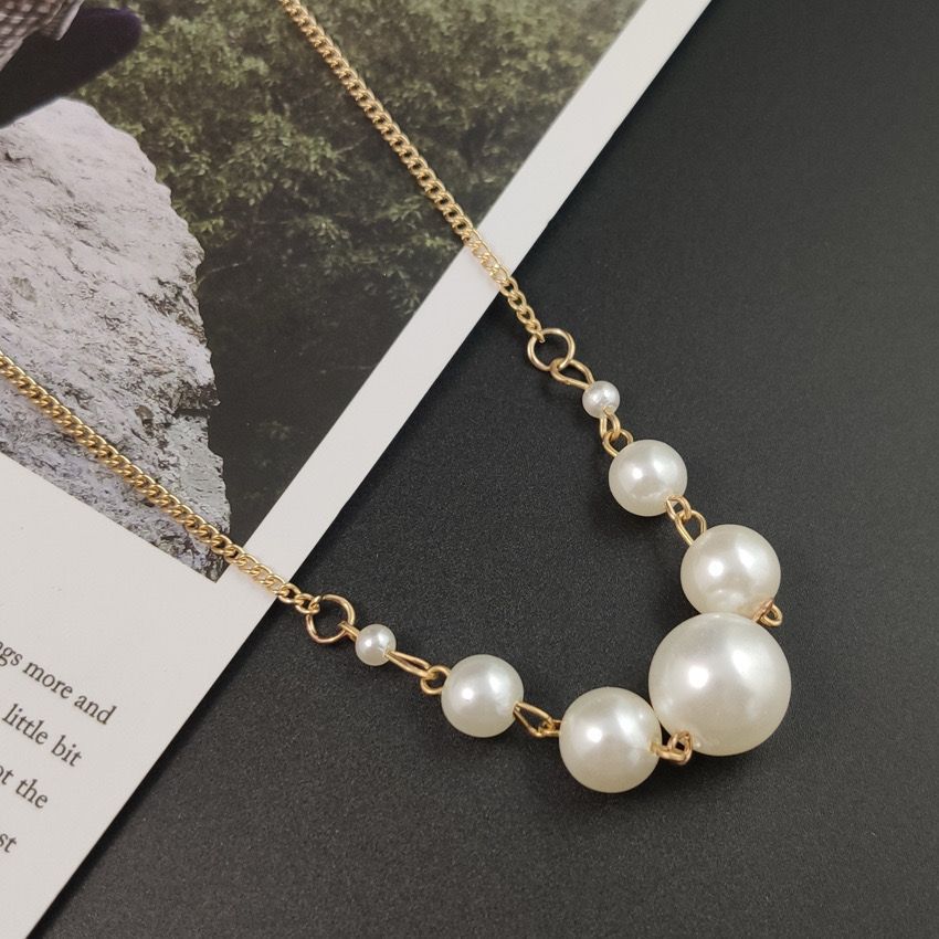 Dangling Pearl Necklace