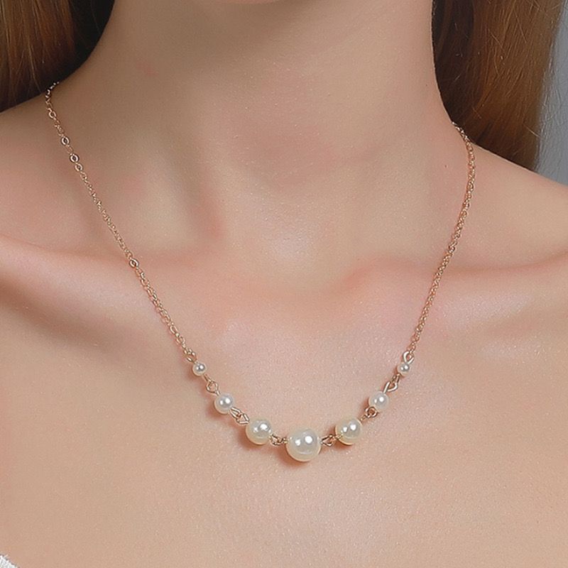 Dangling Pearl Necklace