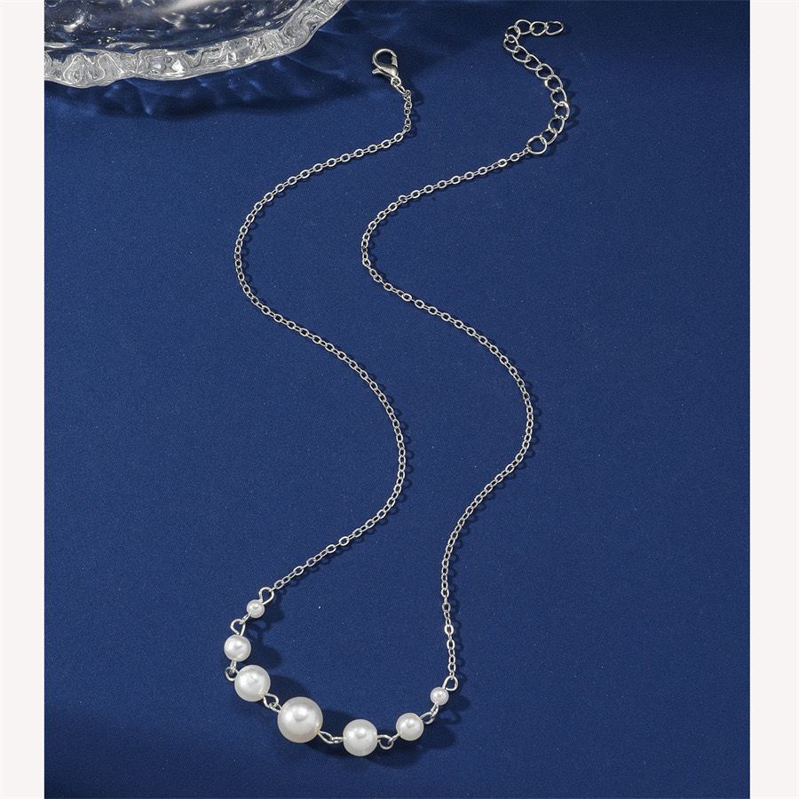 Dangling Pearl Necklace