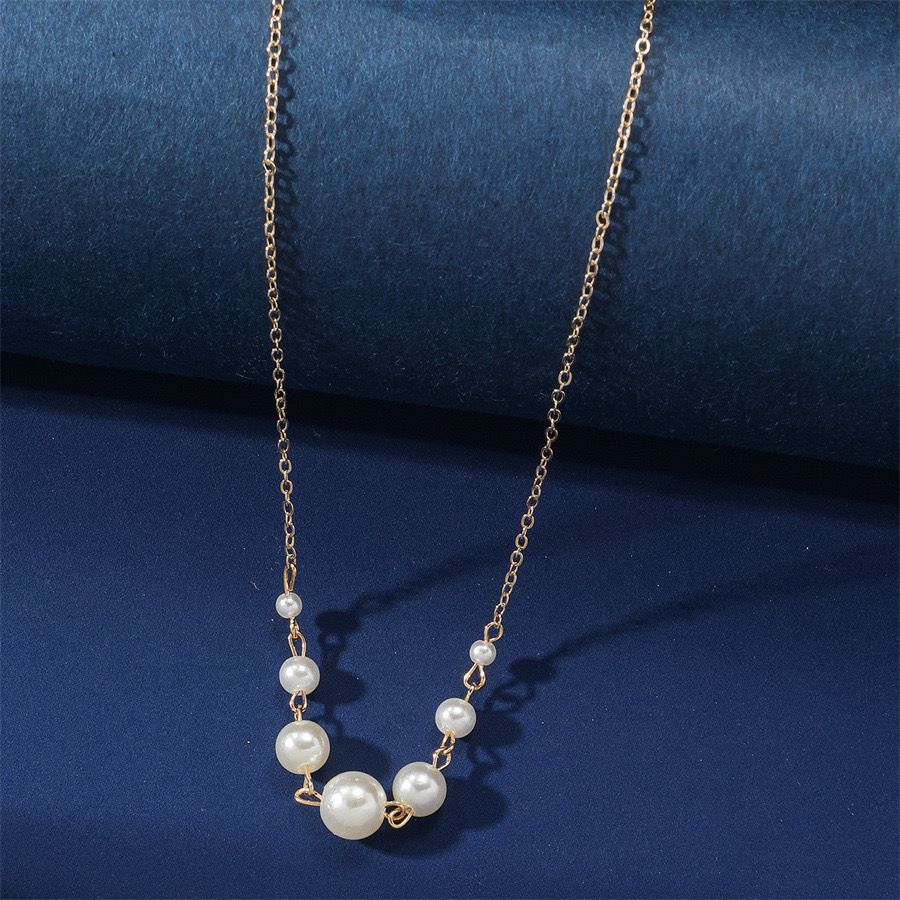 Dangling Pearl Necklace