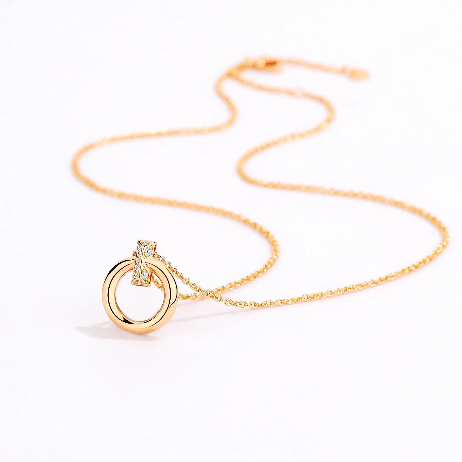 Graceful Pendant Necklace (18K Gold Plating)