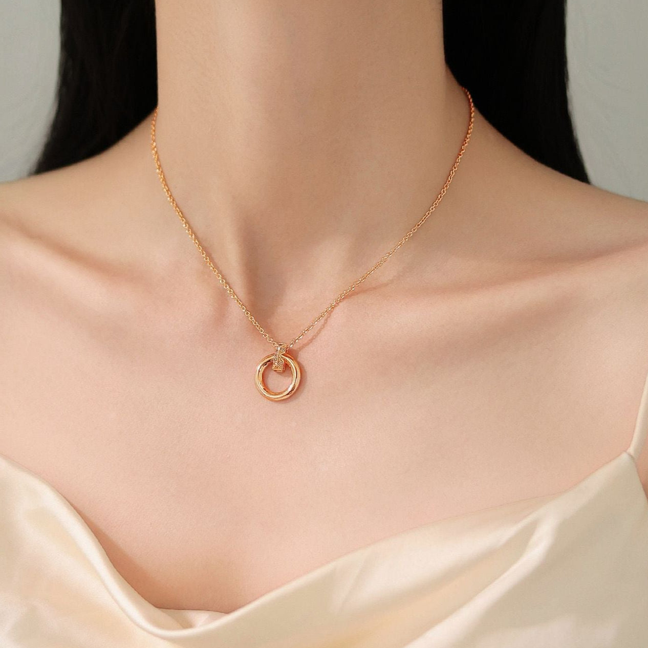 Graceful Pendant Necklace (18K Gold Plating)