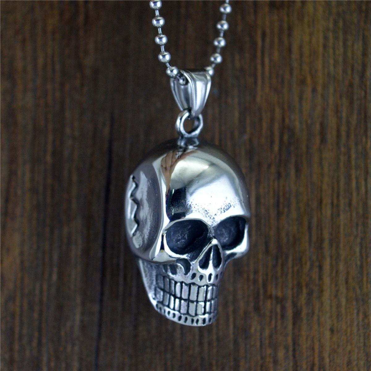 Bold gothic (Pendant + Chain)