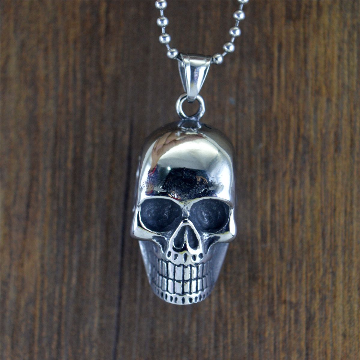 Bold gothic (Pendant + Chain)