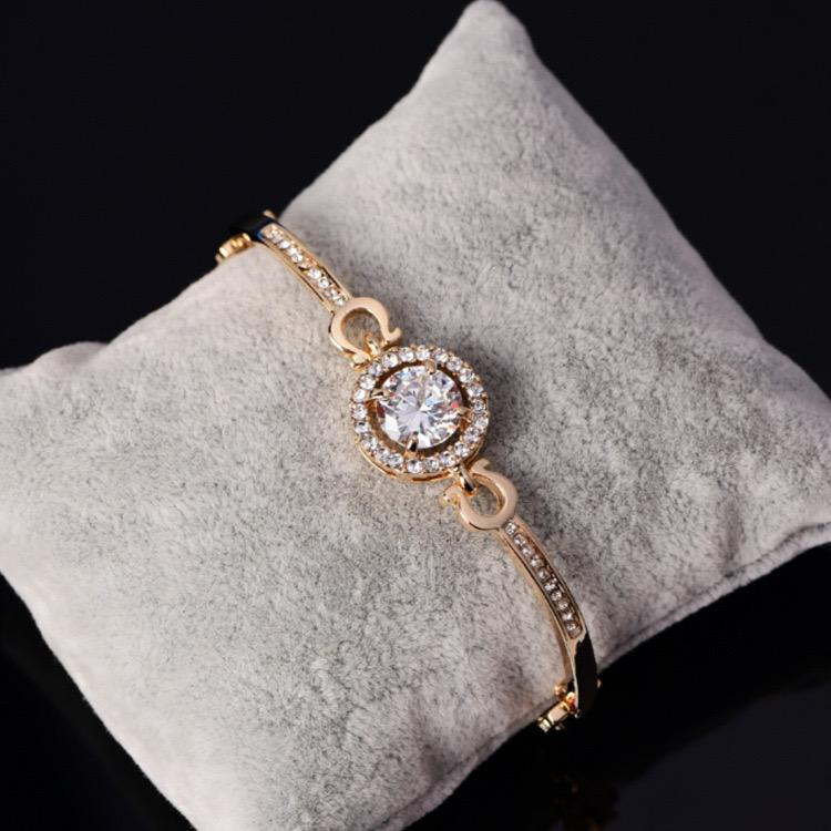 Luxe Glittering Diamond Bracelet