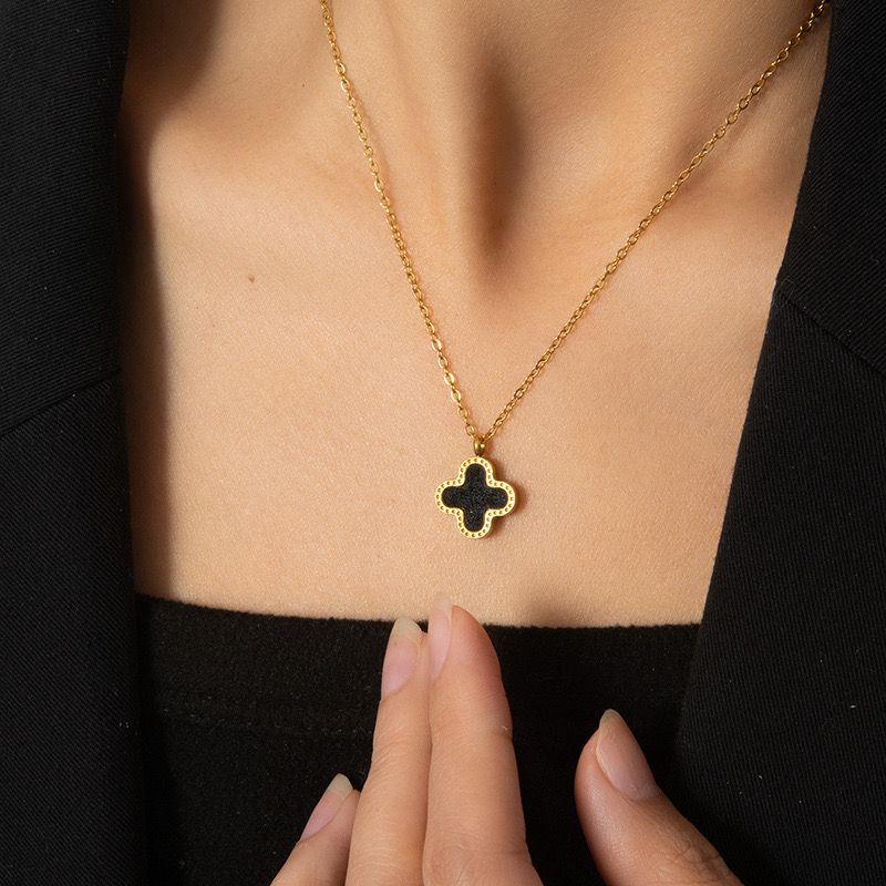 Edition Clover Pendant Necklace