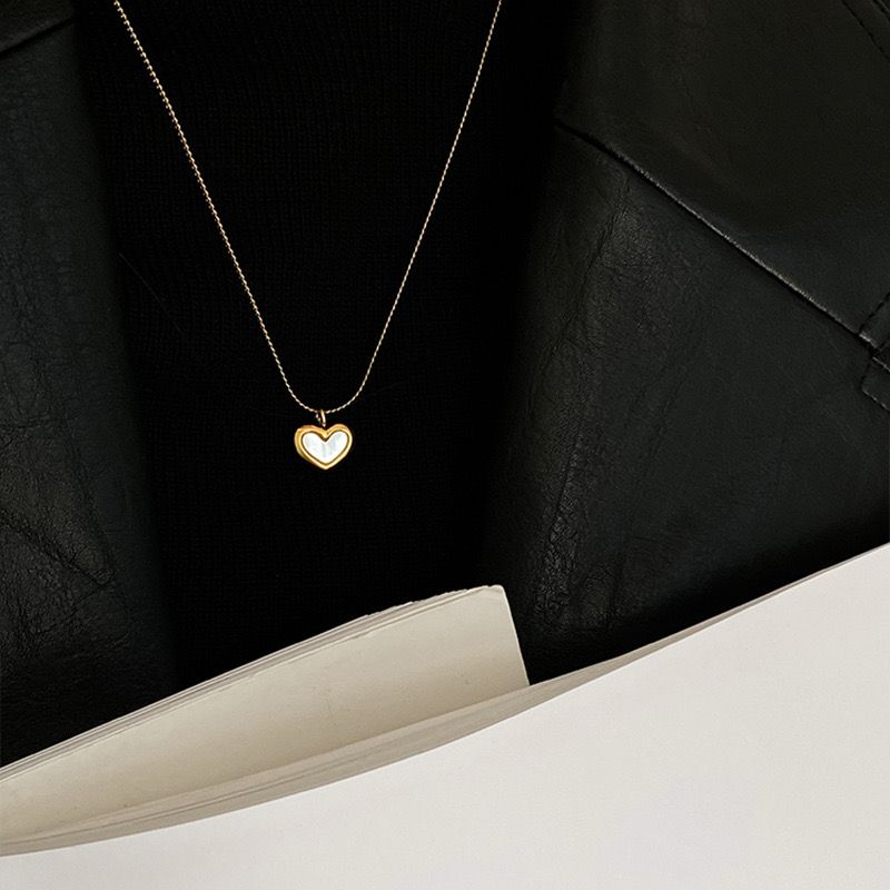 Minimalist Heart Pendant Necklace (18K Gold Plating)