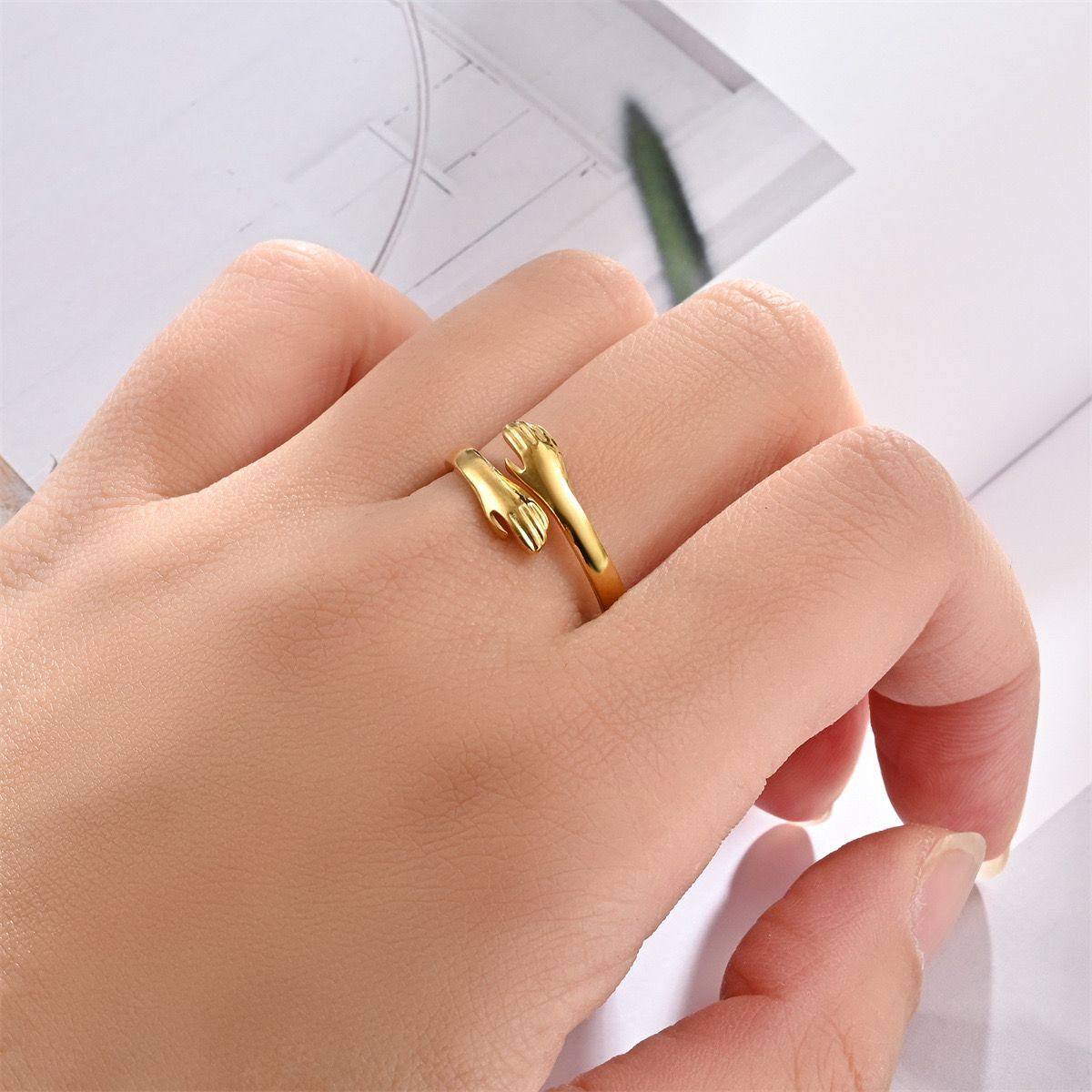 Hug Women's Ring