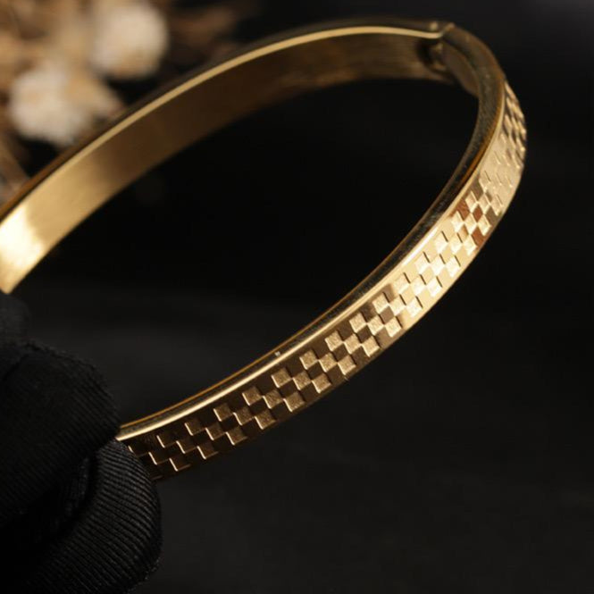 Luxury Men's Kada Bracelet (18K Gold Plated)