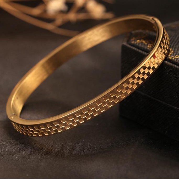 Luxury Men's Kada Bracelet (18K Gold Plated)