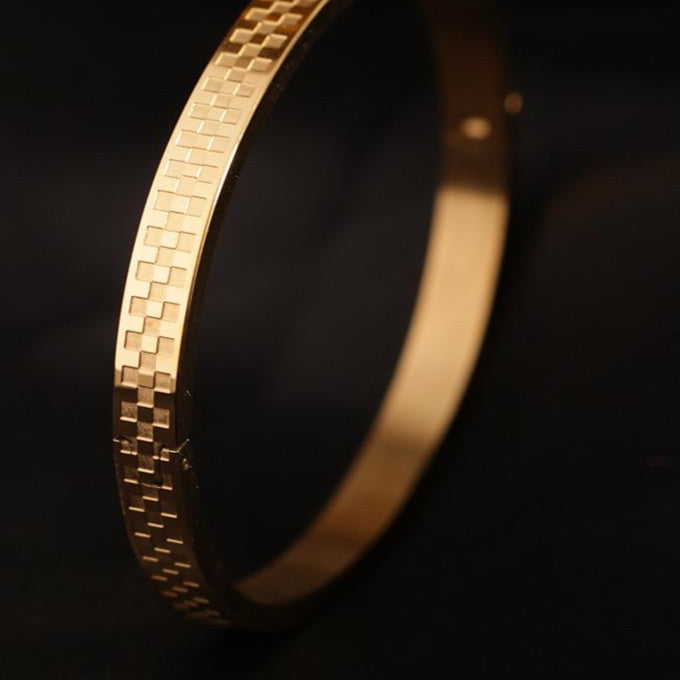 Luxury Men's Kada Bracelet (18K Gold Plated)