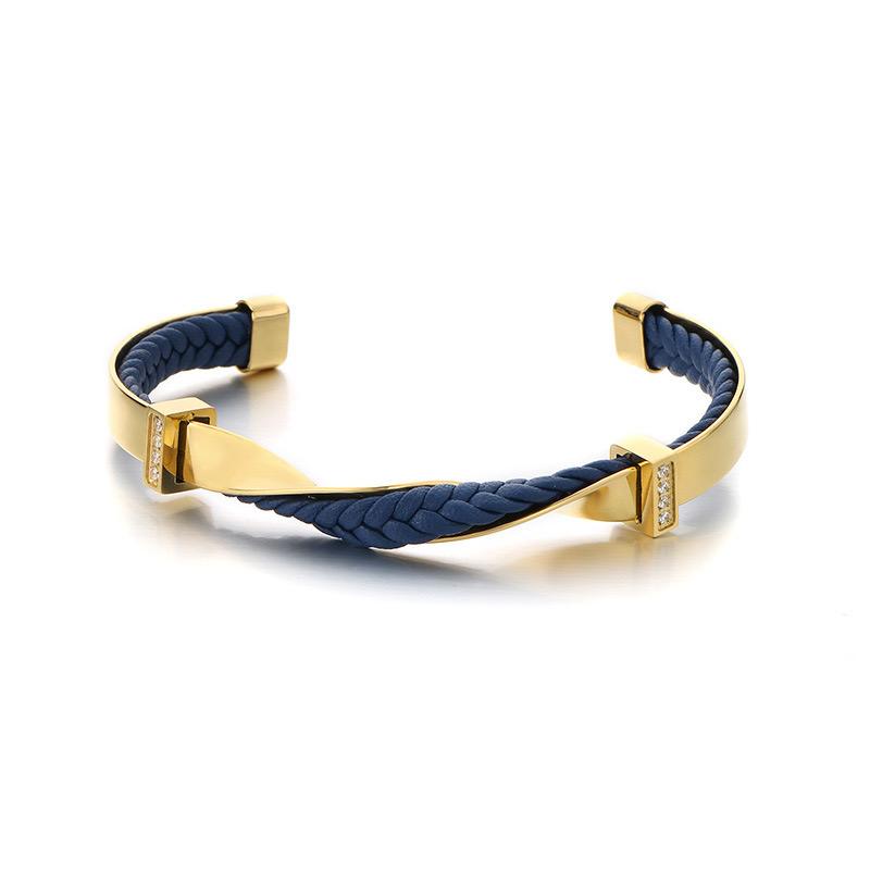 Bold Curved Cuff Bracelet (18K Gold Plated)