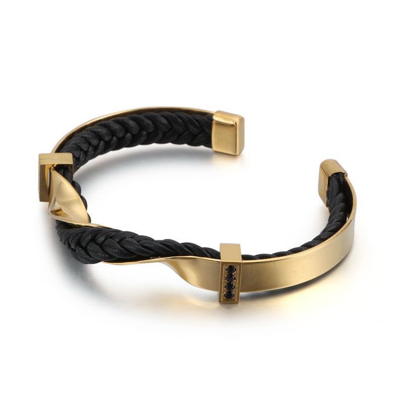 Bold Curved Cuff Bracelet (18K Gold Plated)