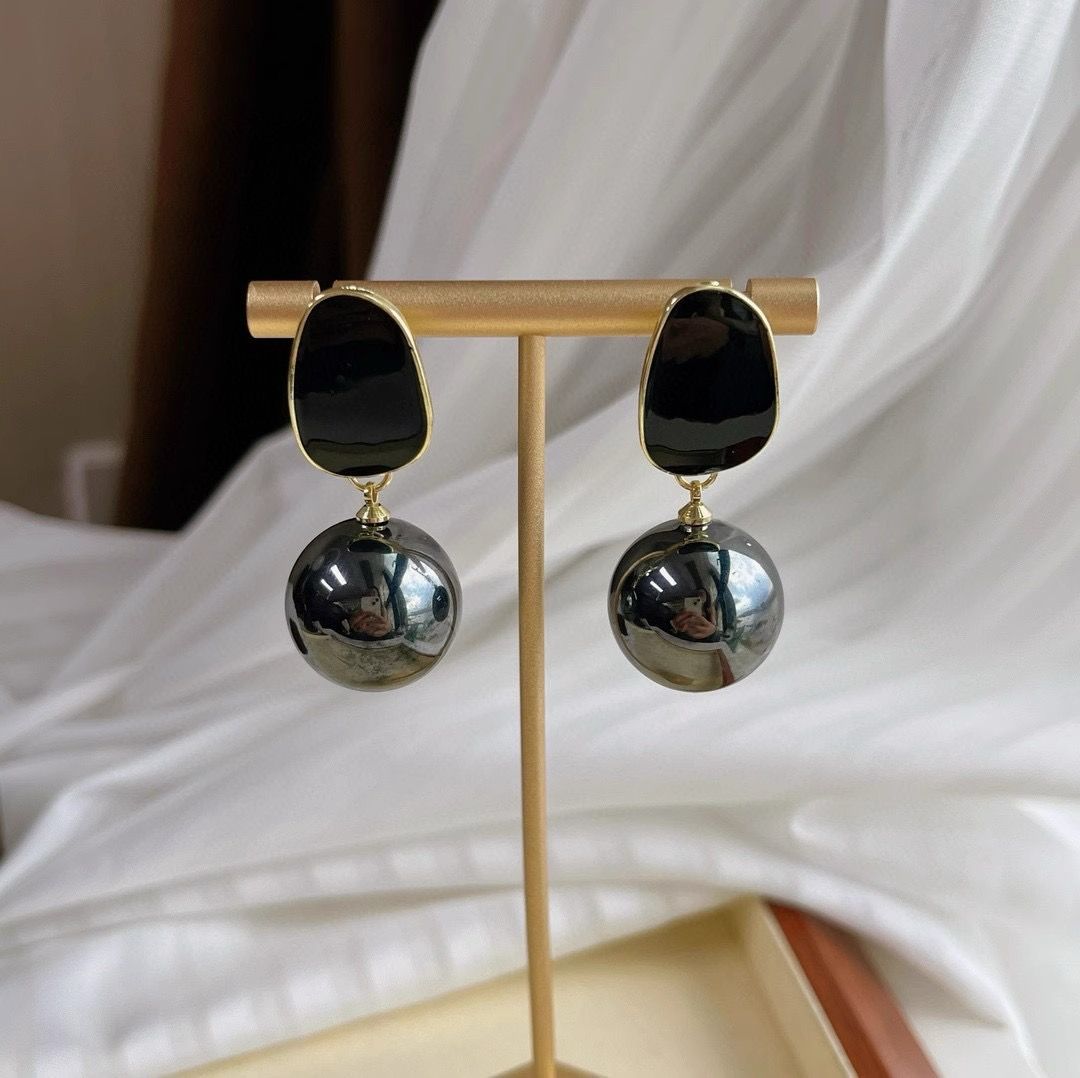 Black Pearl Earring