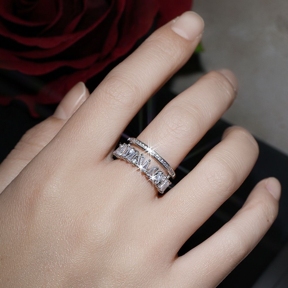 Sparkling diamond ring