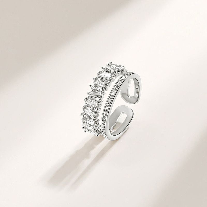 Sparkling diamond ring