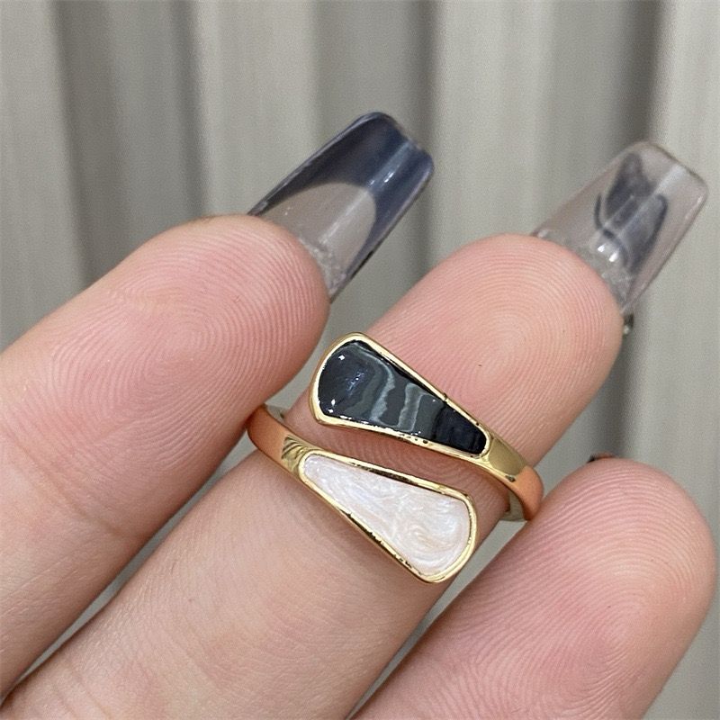 Stylish dual-tone ring