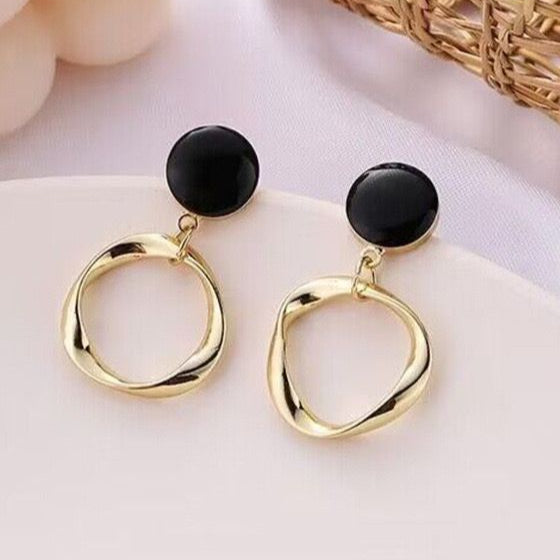 Elegant women's earrings