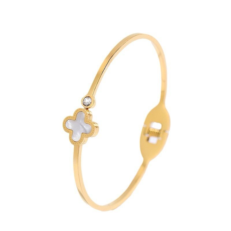 Elegant clover charm bracelet (18K Gold Plated)