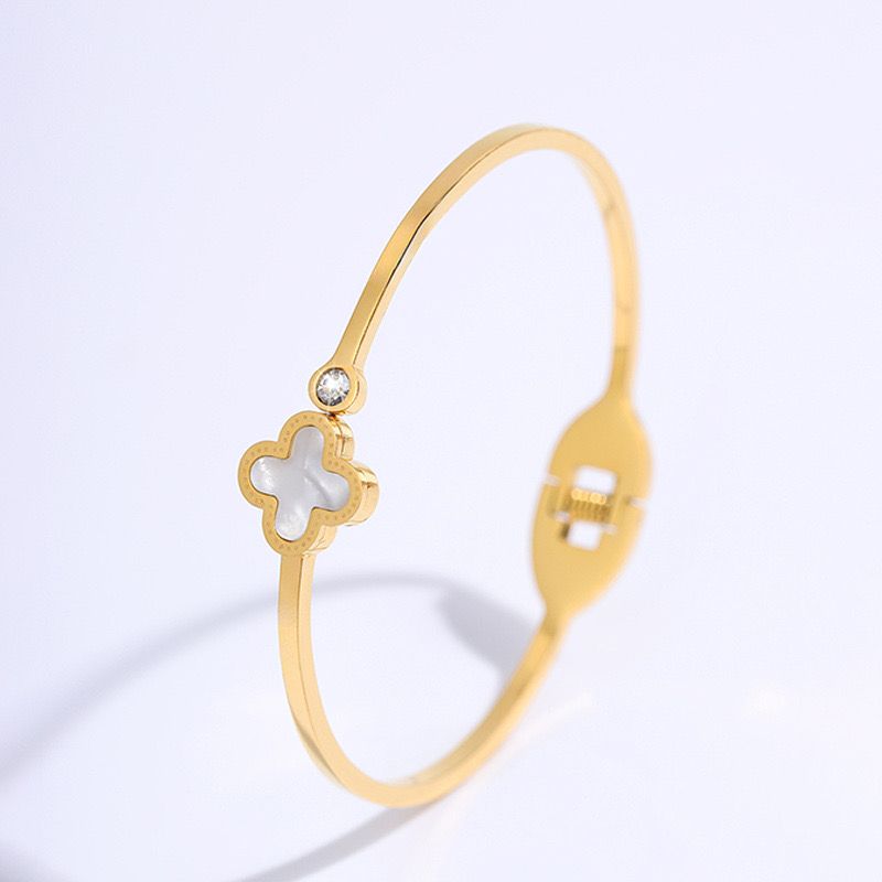 Elegant clover charm bracelet (18K Gold Plated)