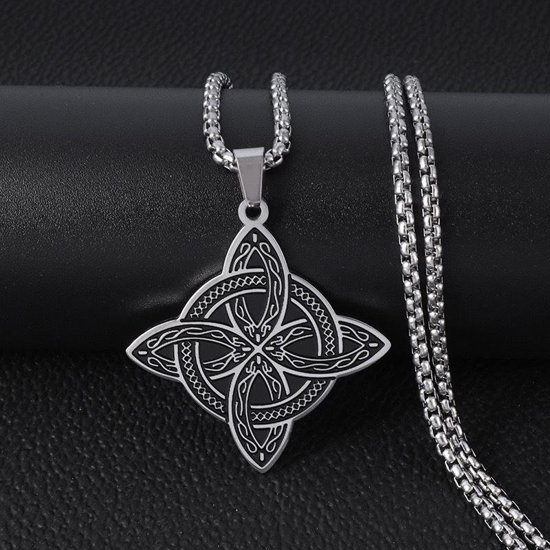 Celtic Circle (Pendant + Chain)