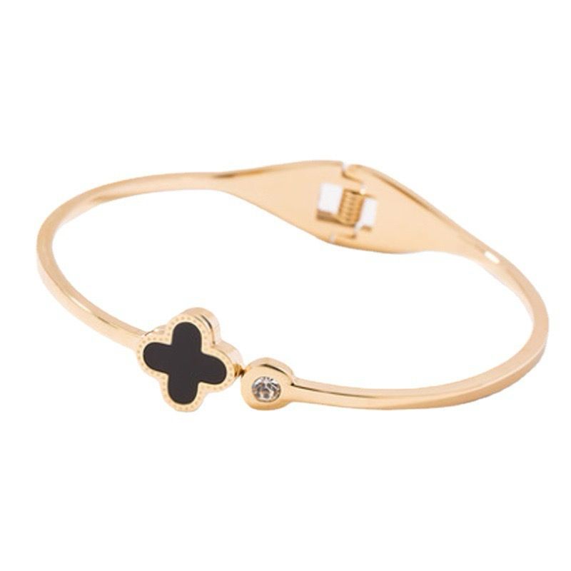 Elegant clover charm bracelet (18K Gold Plated)